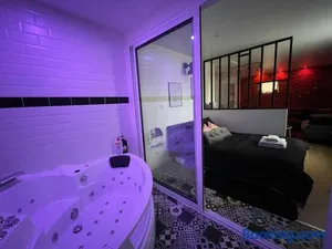 Image of La Clé des Champs - Studio Le Monroe PiscineSPA-Sauna au jardin tropical idyllique