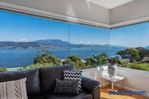 Image of Oceana Escape panoramic views luxury and space