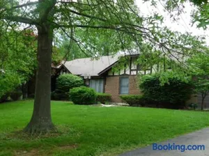 Image of Office + 5 BR, Movie Theater , Creve Coeur -10 Sleep surface