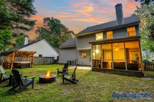 Image of Lowcountry haven - game rm + king bds, mins 2 dwtn