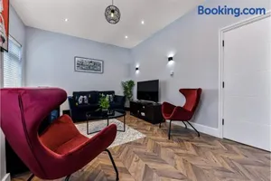 Image of Welcoming and Radiant - Lovely & Family Friendly!