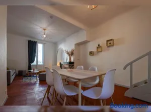 Image of Grand appartement de 100M2 -Allée Paul Riquet Béziers - 4chambres - Wifi- Tv connectée