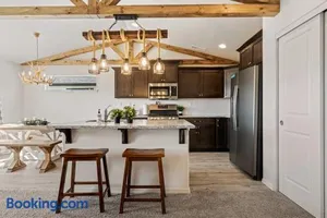 Image of Modern Cabin Vibes, Vaulted ceilings, Sleeps 8!