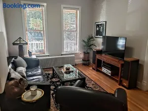 Image of Stylish 2-bedroom Flat in Lincoln Park