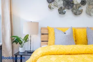 Image of Gorgeous 3 bedroom - 9 mins to Hartford, Connecticut