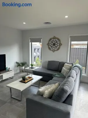 Image of Lbarza Convenient Exec 2BR Townhouse close to shopping centre Kialla