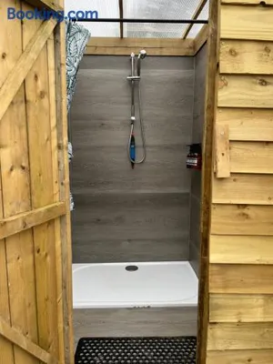 Image of Hawthorne Field - Shoreline Escapes