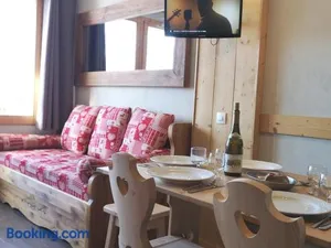 Image of Appartement rénové · Pied des pistes · Animaux admis · Parking · 5 pers - FR-1-181-2136