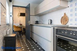Image of Petite Room With Wifi, Ac, And Shared Kitchen