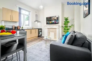 Image of 2 Bedroom Apartment - West Brom - Netflix - Wifi - Parking - Excellent Value - WBA