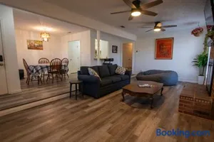 Image of Spacious Stay for 12 - Central Fort Worth