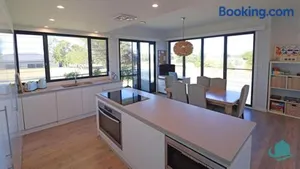 Image of The Sands views over Caves Beach