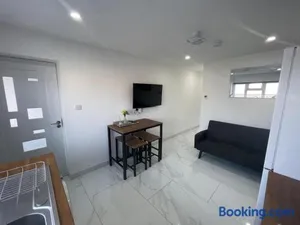 Image of Newly built modern flat with free parking close to London Luton airport and L&D hospital