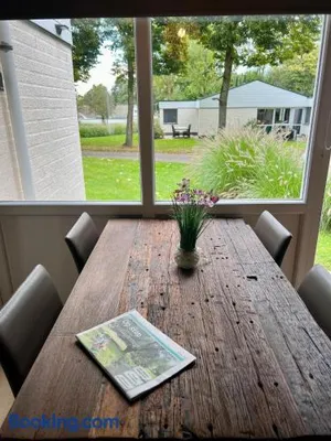 Image of Gehele Bungalow zuid-Limburg op een park