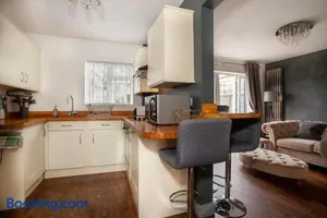Image of Three Bedroom House, Driveway, Bracknell Centre