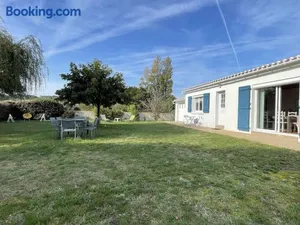 Image of Maison avec Jardin Clos près de la Plage - 5 Couchages, 3 Étoiles, Ménage Inclus - FR-1-224B-474