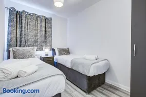 Image of Spacious Urban Apartment in Croydon