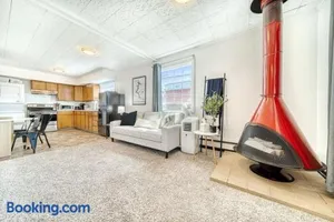 Image of Flat on 4th Close by Downtown