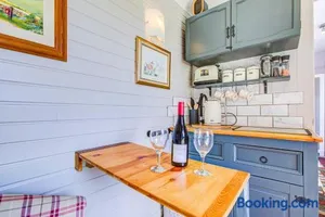 Image of Charming Self Contained Garden Studio Upperbeeding