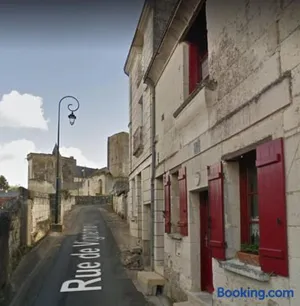 Image of La Maison du Donjon - Gites de 8 personnes, parking privé avec jardin terrasse