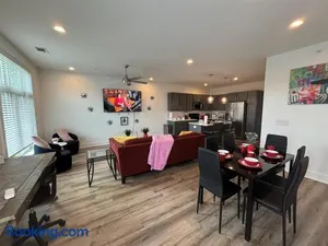 Image of Gated 2BR in Greenville wVibes