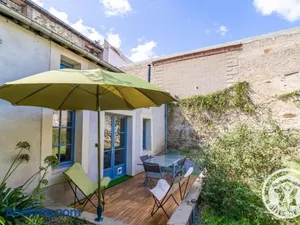 Image of Gîte Chaleureux en Bord de Loire avec Terrasse - FR-1-622-97