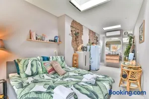 Image of Pats garden room with mini cinema, projector
