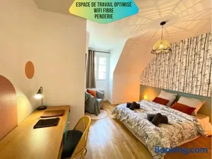 Image of Le Corneille - Idéal Pros & Couples - Centre historique - Château 5min - Gare 10min - Au calme - Fibre
