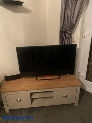 Image of Lovely 2nd floor 2 bed flat sleeps 4