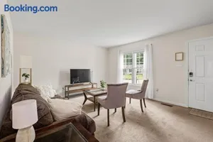 Image of Prime Location 2 BR Oasis with Washer and Dryer