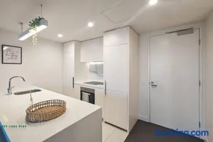 Image of Elegant Apartment in Park with Rooftop Infinity Pool on St Kilda Road, Melbourne