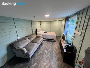 Image of Cozy cabin independent ensuite