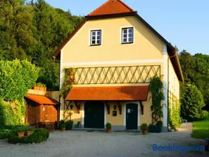 Image of Pyhra - Urlaub im Elsbeerland