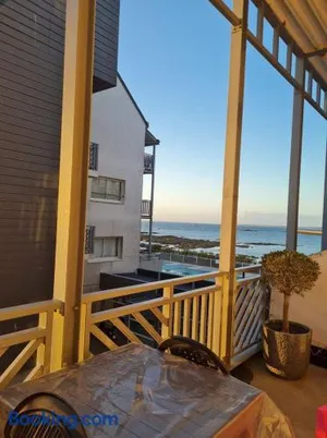 Image of Appartement vue latérale mer