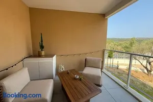 Image of Modern studio - terrace - pool