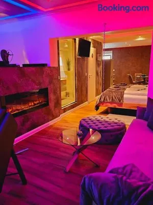 Image of exkl. romantisches SM Apartment Black Rose
