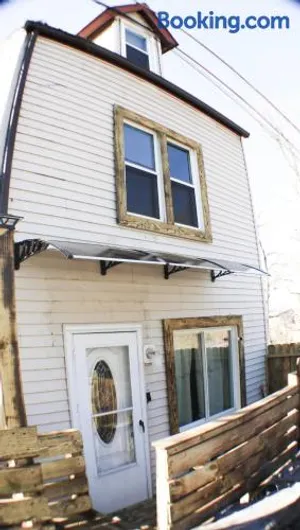 Image of Newly Renovated 2-Bed near Downtown-North Shore