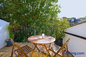 Image of Kensington flat with roof terrace and sunshine