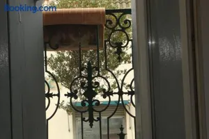 Image of eTANIT ! Parking VélO, Etape Bicycle - 1mn a toute Connection Bus,Train et Aéroport - Calme Plein Centre de Beziers pour visiter,manger - Chambres Climatisées, Spacieuses Amenagees pour Singles, Couple, et ou Familles - Consigne et Petit Dej en plus