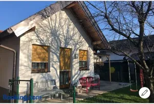 Image of Knusperhaus mit Garten