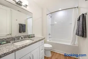 Image of Modern Luxury High Rise 2 Bed Rooms Washer/Dryer