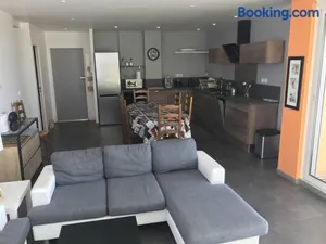 Image of Appartement spacieux avec terrasse, solarium, parking et piscine - FR-1-723-5