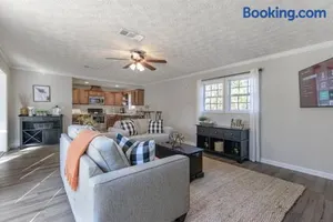Image of 4BR Ranch Style Home A Mile From Historic Downtown