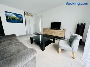 Image of Maison familiale au cœur d'Hasparren, 2 chambres, 2 salles d'eau, jardin clôturé, animaux acceptés - FR-1-495-131