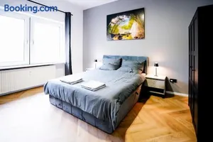 Image of J&JBermudaStay a Luxurious Double-Bedroom with a Private Bathroom and Shared Kitchen in Bochum Center-Bermuda3Eck