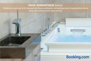 Image of Baignoire Balnéo romantic experience - L'époque