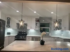 Image of 5 bedroom house in prestigious neighborhood!