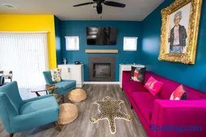 Image of Retro Rose Retreat-Rose District