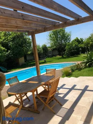 Image of Villa d'architecte avec piscine et grand jardin