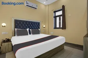 Image of Collection O Metro View Ashok Vihar Near Shalimar Bagh Metro Station